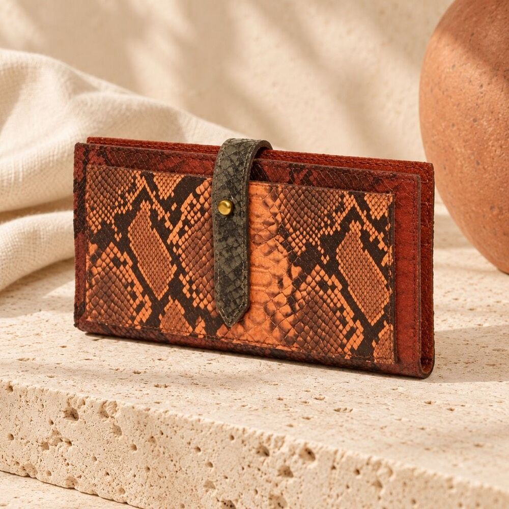 NWOT Madewell The Post Wallet in the Colorblock Snake Embossed Edition, minimali